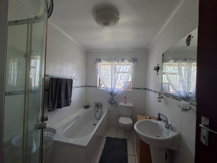 4 Bedroom Property for Sale in Fraaiuitsig Western Cape